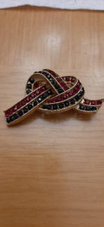 LISNER Red/Black or Navy Knot Brooch. 