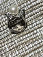 Pearl ring sz 9- very nice - Mystic Groton
