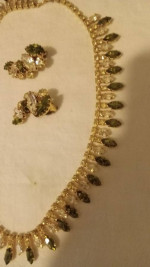 BEAUTIFUL NECKLACE & EARRING SET
