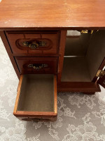 Jewelry box