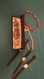 A SMALL ASSORTMENT  COSTUME JEWELRY
