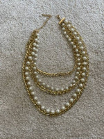 Fake gold / pearl layered necklace