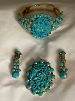 Vtg Chunky bracelet, clip earrings and brooch which is also pendent