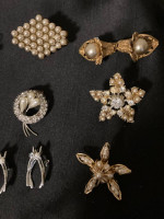 Lot of 9 pearl pins/brooches - metal plastic