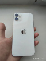 IPhone 11, 64GB. Battery at 85%. Box and documents available
