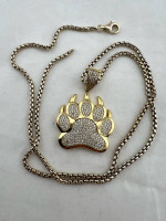 A wonderful necklace made of sterling silver and plated with gold.