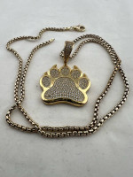 A wonderful necklace made of sterling silver and plated with gold.