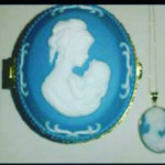 10 KT YELLOW GOLD PENDANT  MOTHER/CHILD CAMEO NECKLACE & 10KT GOLD CHAIN) & JEWE