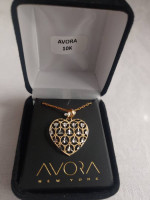 10 KT GOLD HEART PENDENT WITH CHAIN