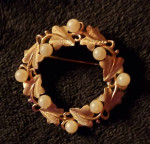 Classic Trifari Faux Pearl & Gold Broach