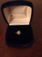RING, 14KG WITH OPAL
