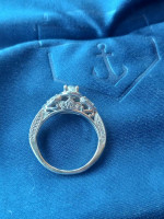 Antique style engagement ring