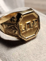 ORNATE 22K GOLD LOVE RING. RARE