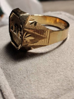 ORNATE 22K GOLD LOVE RING. RARE