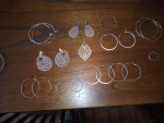 LARGE COLLECTION OF WOMENS BRACELETS AND EARRINGS ALL LIKE NEW