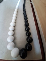 Necklace Black and White Beads increasing size
