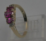 10KT YELLOW GOLD RING SIZE 7.25 2.2 GRAMS 3 RED STONES 4 DIAMONDS MINT