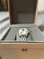 Beautiful hamilton with a pearl color backgroud