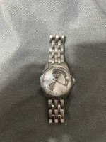 Beautiful hamilton with a pearl color backgroud