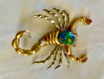 Scorpion Pin in 18k yellow gold, white gold, diamonds, ruby
