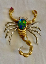 Scorpion Pin in 18k yellow gold, white gold, diamonds, ruby