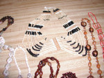 NECKLACE AND BROOCH LOTS