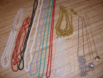 NECKLACE AND BROOCH LOTS