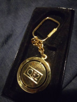 Collectible Keychain: Queen Elizabeth 2 Cunard Spin Middle Design