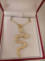 LADY'S SNAKE PENDANT 2" W/18" CHAIN