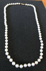 PEARL NECKLACE WITH GOLD CLASP