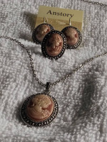 Cameo set