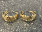 14K Gold fashion Earrings Hoop style - Beautiful!