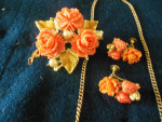 SIMULATED CORAL NECKLACE,BROOCH, & EAR RINGS