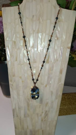 Stone bead pendant necklace