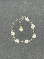 Daisy flower gold chain bracelet with pearl beads