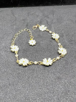 Daisy flower gold chain bracelet with pearl beads