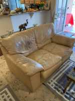 SOFA LOWESEAT. LETHER