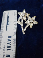 Vtg. rhinestone flower brooch