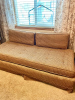 VINTAGE SOFA STYLE TRUNDLE BED