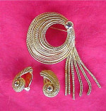Pin Brooch & Clip Earrings Set Costume Jewelry