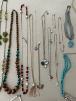 Necklaces, Chokers & Barrette