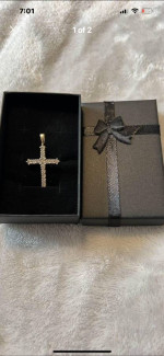 14k Cross Pendant w/diamond rounds