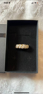 14k yellow gold beautiful ring/15 diamond rounds/size 7 1/2
