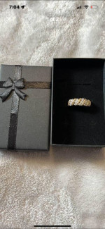 14k yellow gold beautiful ring/15 diamond rounds/size 7 1/2