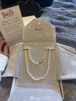 Shane Co. Beautiful Pearl Necklace