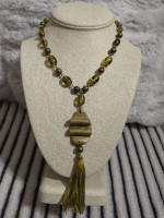 Fashion jewelry statement necklace