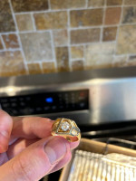 Gold band / diamond ring