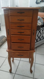 Jewelry box