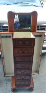 Jewelry box