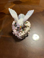DOVE MUSIC BOX